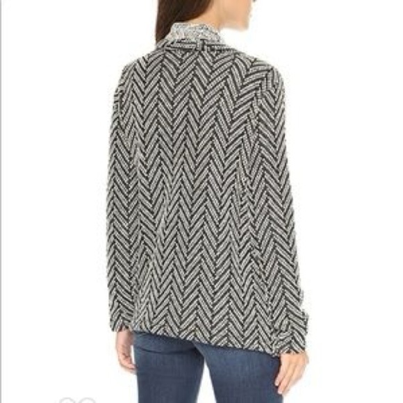 BB Dakota Black and White Chevron Sweater Size Medium EUC - Picture 3 of 8